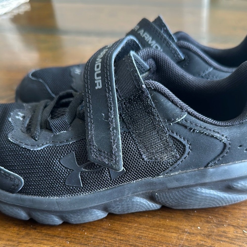 Under Armour Black Sneakers - Picture 7 of 8